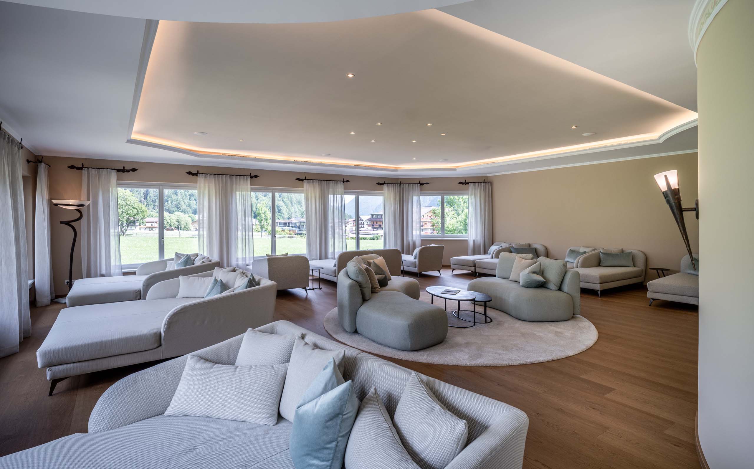 Wiesenhof – your spa hotel in Tyrol Bright modern lounge area with comfortable sofas and abundant natural light